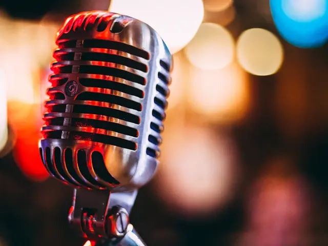 Modelo de site para rádio Estúdio One Page, estilo Eclético / Pop