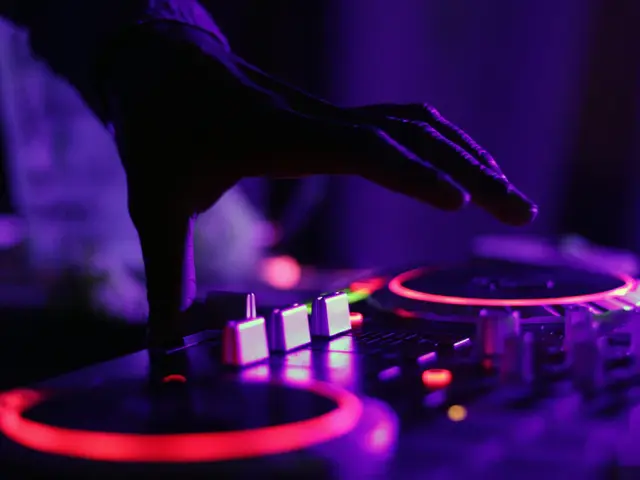 Modelo de site para rádio Pulse Dance, estilo Dance / Eletrônica